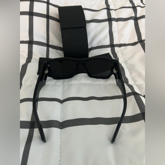 PRADA Sunglasses with Triangle Logo - Picture 5 of 10